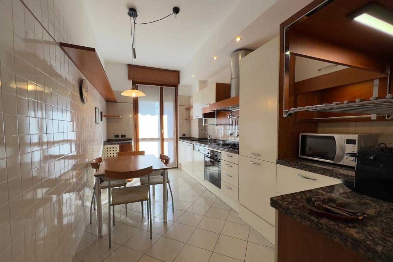 Emeraldway - Bellissimo Appartamento In Zona Sempione-Tre Torri Milano Eksteriør billede